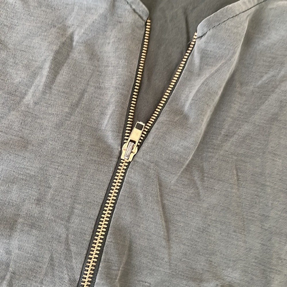 Green Envelope v-neck top S - Picture 3 of 4